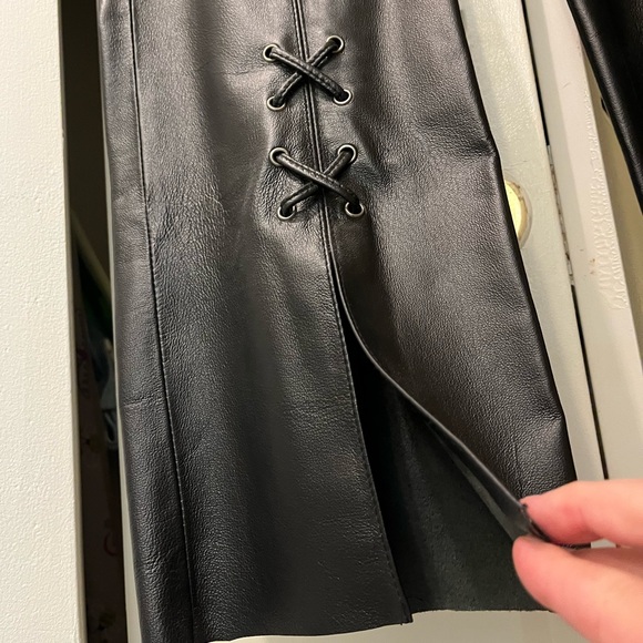 Wilson’s Black Leather Low-Rise Boot-Cut Pants with Lacing, Size 6 - Picture 2 of 6